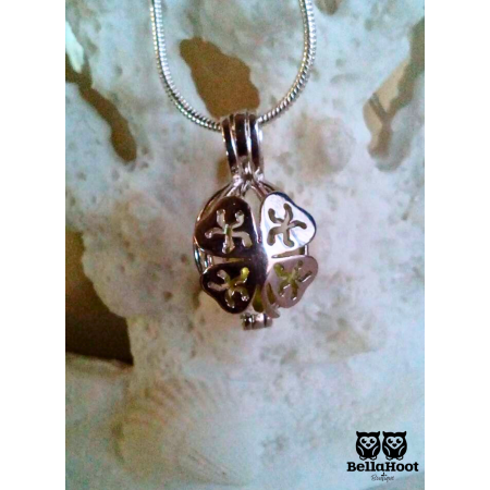 Sterling Silver - Clover with FREE Pearl Sterling Silver - Clover with FREE Pearl